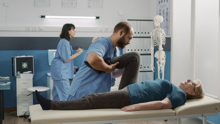 How to Choose the Best Orthopedic Doctor in Pune