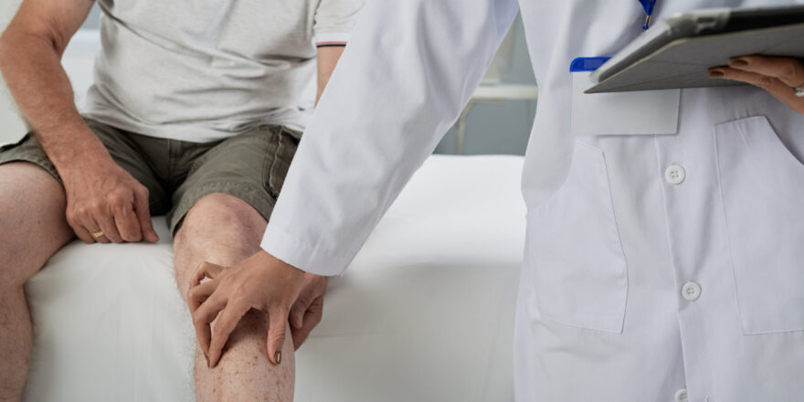 Checklist Before Meeting the Best Knee Replacement Surgeon in Pune